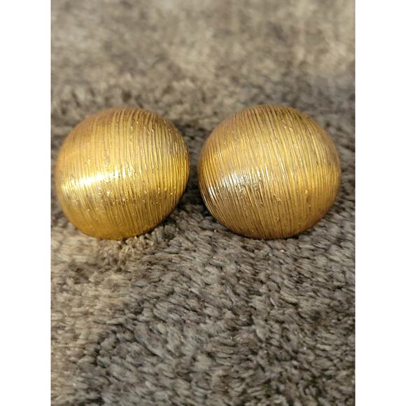 Gold earrings 1 in Round Studs - Picture 2 of 4